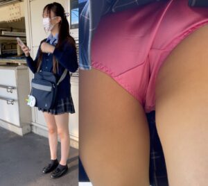 <strong>モデル級のJKちゃん！紺チェックめくりました③</strong>